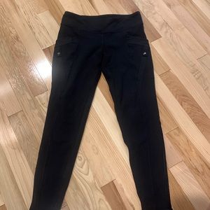 Lululemon size 6, low rise legging with cuff